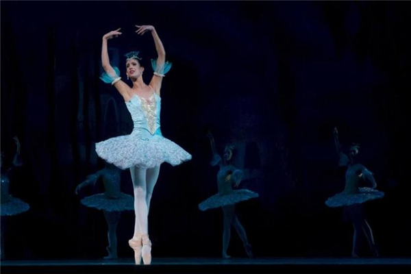 跳芭蕾舞可以戴眼鏡嗎 影響美觀度 跳芭蕾舞可以戴眼鏡嗎 影響美觀度