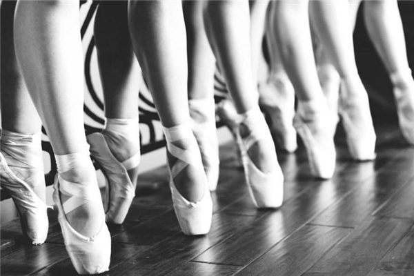 跳芭蕾舞可以戴眼鏡嗎 影響美觀度 跳芭蕾舞可以戴眼鏡嗎 影響美觀度