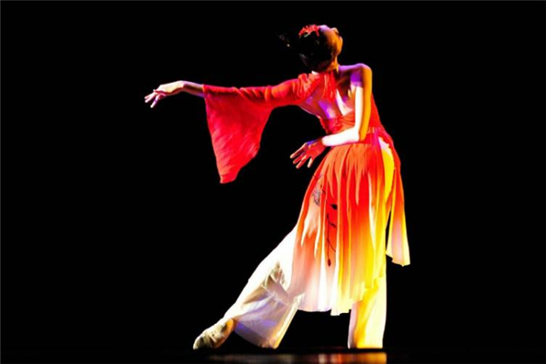 中國(guó)舞軟開(kāi)度怎么訓(xùn)練 用這些方法 中國(guó)舞軟開(kāi)度怎么訓(xùn)練 用這些方法