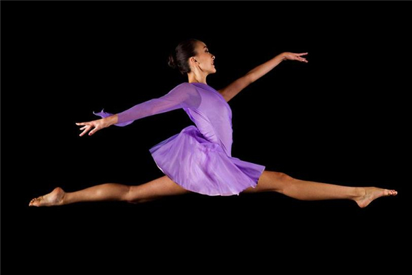 初學者怎樣練劈叉 不要心急 初學者怎樣練劈叉 不要心急