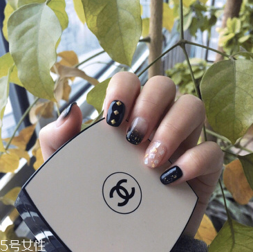 2019美甲流行什么顏色 2019美甲流行色 2019美甲流行什么顏色 2019美甲流行色