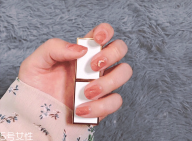 2019美甲流行什么顏色 2019美甲流行色 2019美甲流行什么顏色 2019美甲流行色