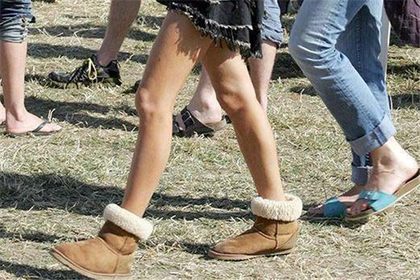 ugg大童和成人款質(zhì)量區(qū)別 一分錢一分貨 ugg大童和成人款質(zhì)量區(qū)別 一分錢一分貨