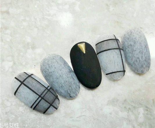 灰色系美甲有哪些 灰色系美甲圖片大全 灰色系美甲有哪些 灰色系美甲圖片大全