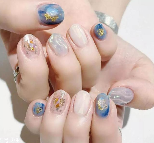 暈染美甲怎么做 夢幻星座美甲教程 暈染美甲怎么做 夢幻星座美甲教程