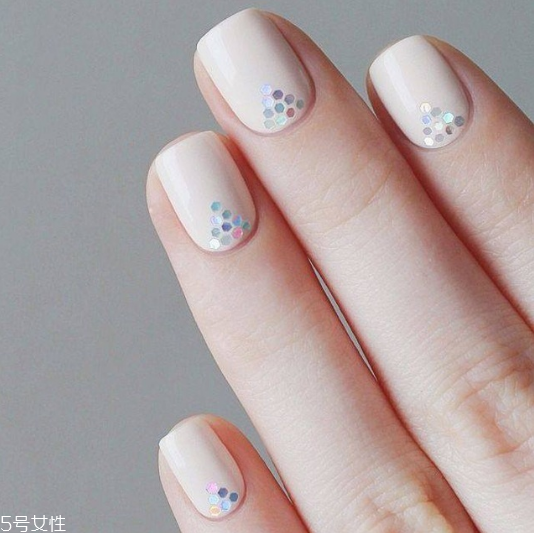 時(shí)尚簡約美甲圖片 時(shí)髦小心機(jī)美甲 時(shí)尚簡約美甲圖片 時(shí)髦小心機(jī)美甲