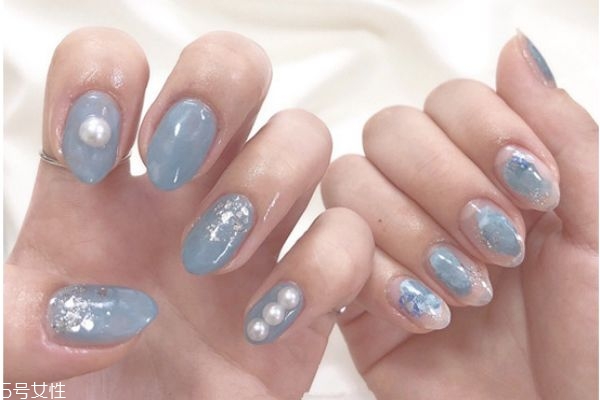 灰色系美甲有哪些 灰色系美甲圖片大全 灰色系美甲有哪些 灰色系美甲圖片大全