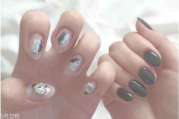 灰色系美甲有哪些 灰色系美甲圖片大全 灰色系美甲有哪些 灰色系美甲圖片大全