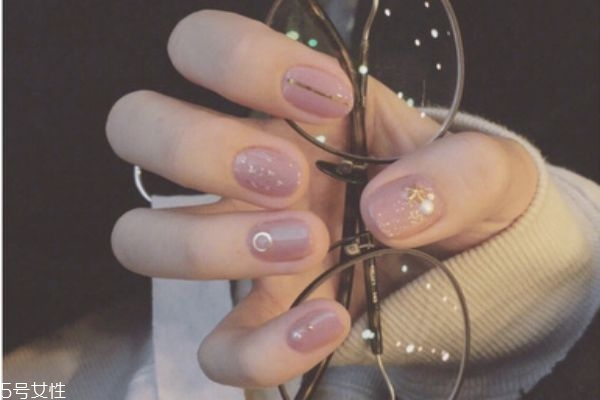 2019美甲流行什么顏色 2019美甲流行色 2019美甲流行什么顏色 2019美甲流行色