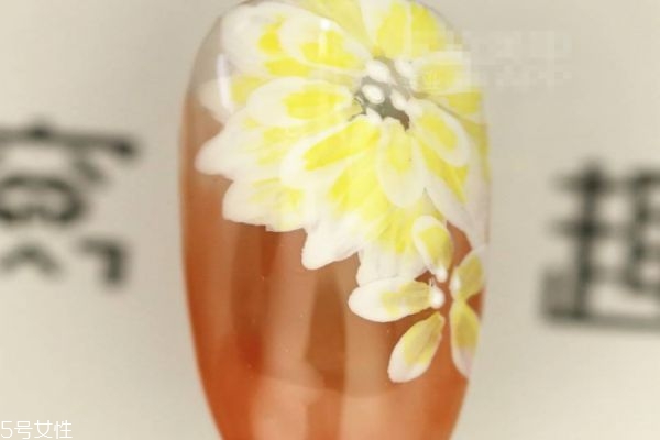 暈染美甲怎么做 夢幻星座美甲教程 暈染美甲怎么做 夢幻星座美甲教程