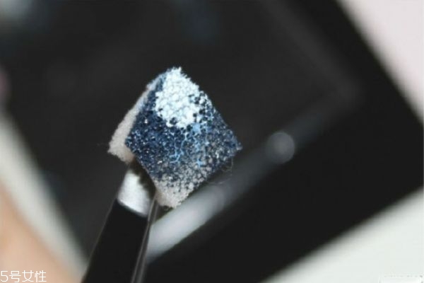 暈染美甲怎么做 夢幻星座美甲教程 暈染美甲怎么做 夢幻星座美甲教程