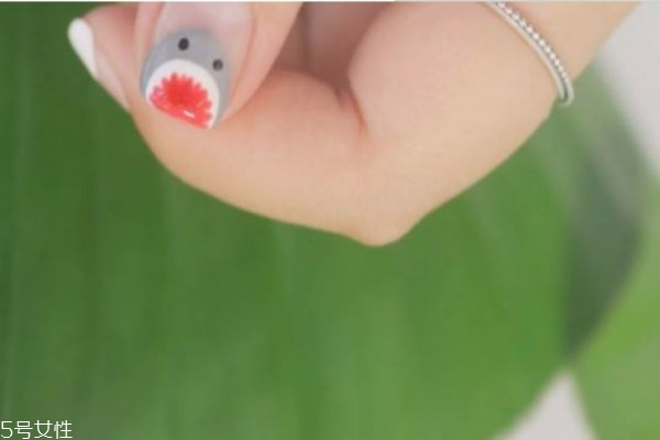 卡通手繪美甲怎么做 動物圖案卡通美甲怎么做 卡通手繪美甲怎么做 動物圖案卡通美甲怎么做