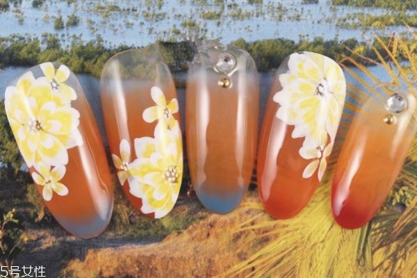 暈染美甲怎么做 夢幻星座美甲教程 暈染美甲怎么做 夢幻星座美甲教程