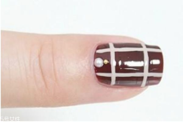 酒紅色美甲怎么做 教你磨砂美甲怎么做 酒紅色美甲怎么做 教你磨砂美甲怎么做