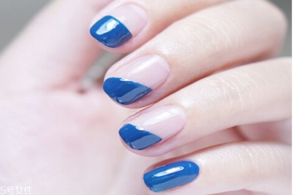 貼鉆美甲教程 個(gè)性鉆飾美甲教程 貼鉆美甲教程 個(gè)性鉆飾美甲教程