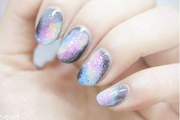 美甲漸變色怎么暈染的 如何做漸變美甲 美甲漸變色怎么暈染的 如何做漸變美甲