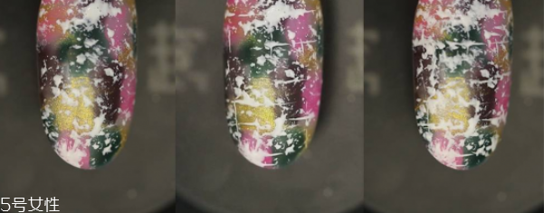 藍(lán)色美甲怎么做 精致美甲做法教程 藍(lán)色美甲怎么做 精致美甲做法教程