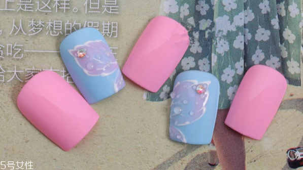 藍(lán)色美甲怎么做 精致美甲做法教程 藍(lán)色美甲怎么做 精致美甲做法教程