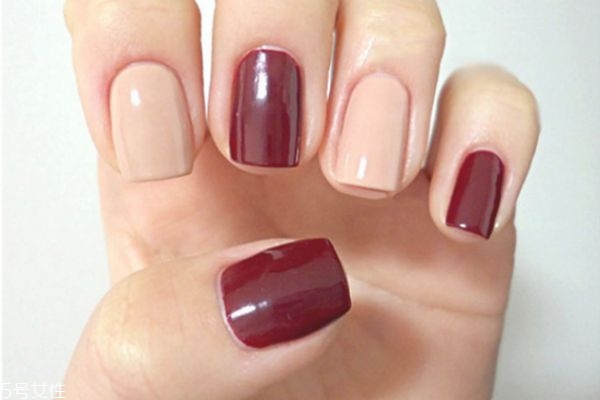 酒紅反法式美甲教程 紅色毛呢美甲教程 酒紅反法式美甲教程 紅色毛呢美甲教程
