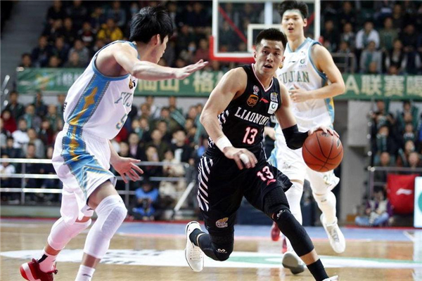 打籃球怎么避免崴腳 裝備很重要 打籃球怎么避免崴腳 裝備很重要