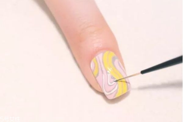 女生秋冬做什么美甲好看 冬季美甲這幾款最顯氣質(zhì) 女生秋冬做什么美甲好看 冬季美甲這幾款最顯氣質(zhì)