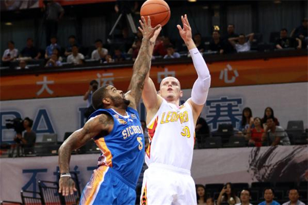 打籃球怎么保護(hù)手指 充分熱身很關(guān)鍵 打籃球怎么保護(hù)手指 充分熱身很關(guān)鍵