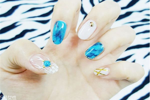 藍(lán)色鉆石美甲教程 藍(lán)色小花美甲教程 藍(lán)色鉆石美甲教程 藍(lán)色小花美甲教程