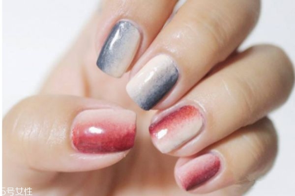 美甲漸變色怎么暈染的 如何做漸變美甲 美甲漸變色怎么暈染的 如何做漸變美甲