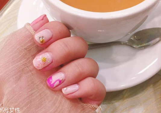 火烈鳥美甲怎么做 教你動物美甲怎么做 火烈鳥美甲怎么做 教你動物美甲怎么做