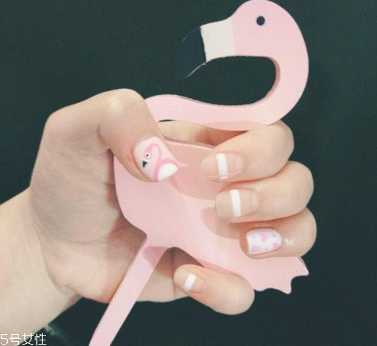 火烈鳥美甲怎么做 教你動物美甲怎么做 火烈鳥美甲怎么做 教你動物美甲怎么做