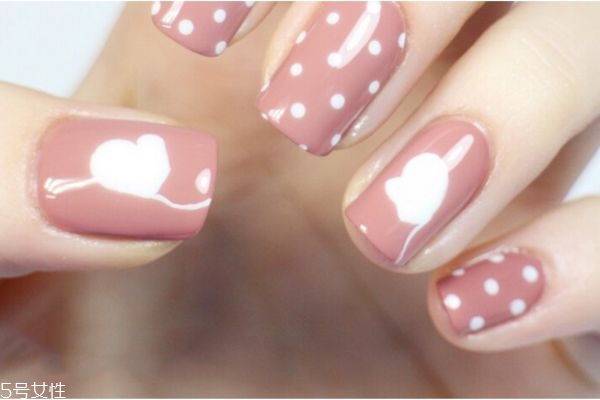 圓點(diǎn)愛心美甲教程 線條美甲教程 圓點(diǎn)愛心美甲教程 線條美甲教程