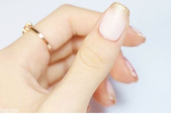 日系田園風(fēng)美甲怎么做 絲絨美甲做法教程 日系田園風(fēng)美甲怎么做 絲絨美甲做法教程