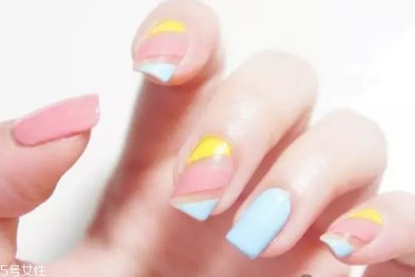 條紋撞色美甲教程 可愛美甲教程 條紋撞色美甲教程 可愛美甲教程