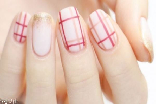 日系田園風(fēng)美甲怎么做 絲絨美甲做法教程 日系田園風(fēng)美甲怎么做 絲絨美甲做法教程