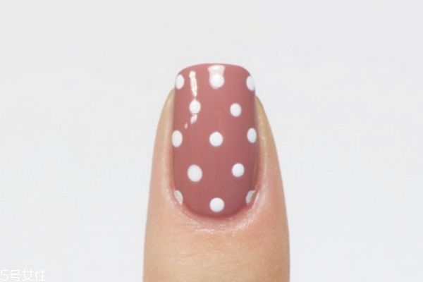 圓點(diǎn)愛心美甲教程 線條美甲教程 圓點(diǎn)愛心美甲教程 線條美甲教程