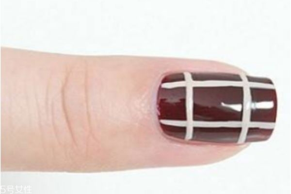 酒紅色美甲怎么做 教你磨砂美甲怎么做 酒紅色美甲怎么做 教你磨砂美甲怎么做