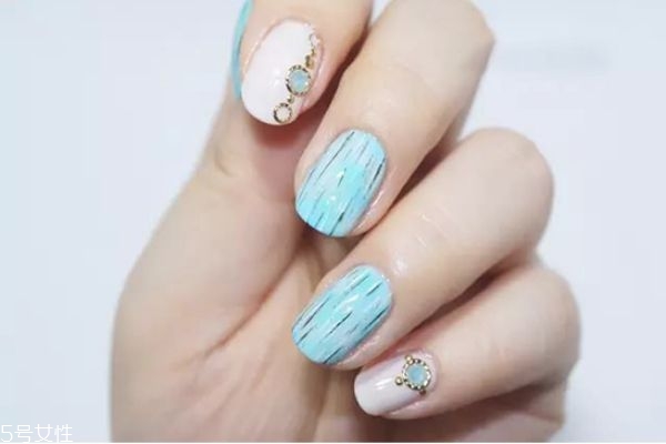 圓點(diǎn)愛心美甲教程 線條美甲教程 圓點(diǎn)愛心美甲教程 線條美甲教程