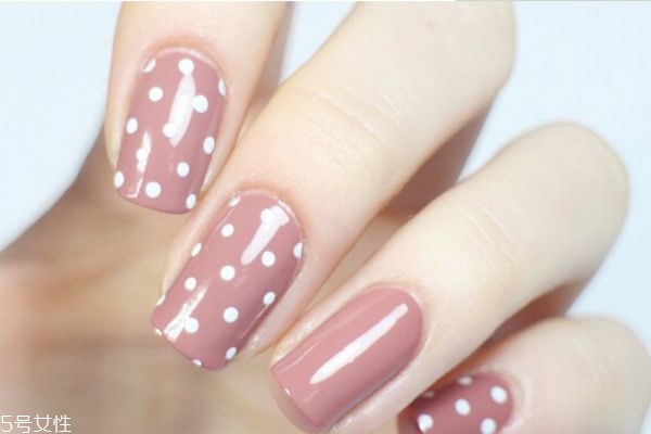 圓點(diǎn)愛心美甲教程 線條美甲教程 圓點(diǎn)愛心美甲教程 線條美甲教程