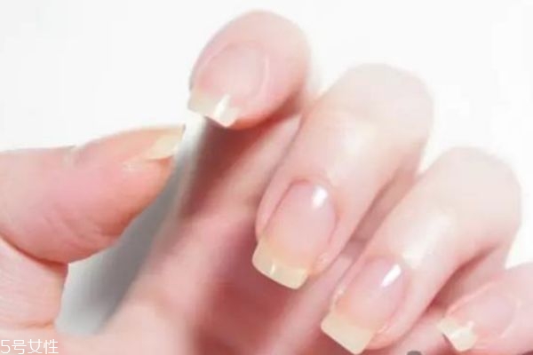 條紋撞色美甲教程 可愛美甲教程 條紋撞色美甲教程 可愛美甲教程