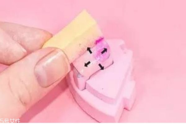 美甲漸變色怎么暈染的 如何做漸變美甲 美甲漸變色怎么暈染的 如何做漸變美甲