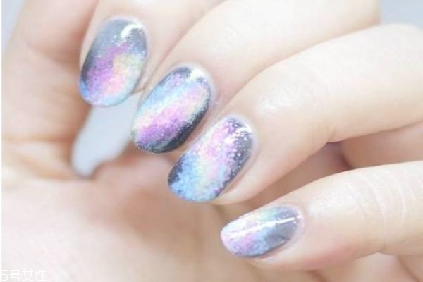 美甲漸變色怎么暈染的 如何做漸變美甲 美甲漸變色怎么暈染的 如何做漸變美甲