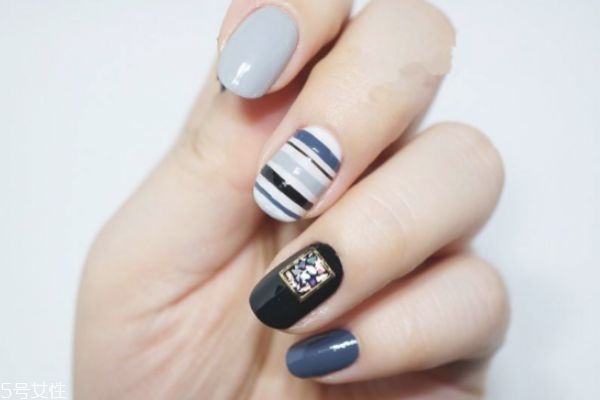 藍(lán)色美甲怎么做 精致美甲做法教程 藍(lán)色美甲怎么做 精致美甲做法教程