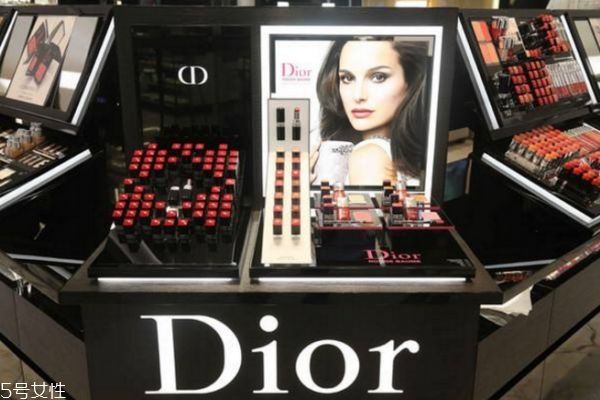 嬌蘭和迪奧哪個(gè)檔次高 嬌蘭好還是迪奧好 嬌蘭和迪奧哪個(gè)檔次高 嬌蘭好還是迪奧好