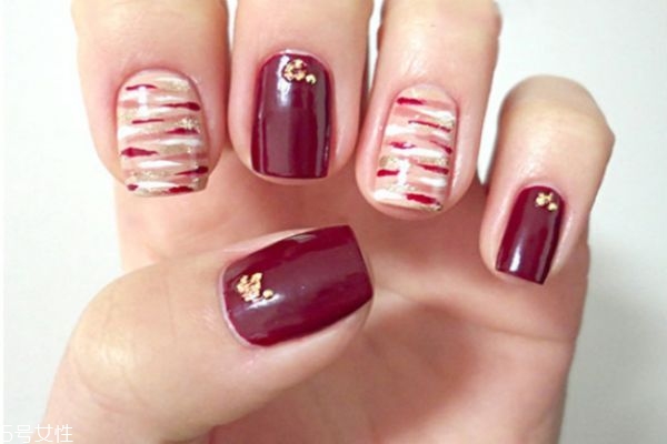 酒紅反法式美甲教程 紅色毛呢美甲教程 酒紅反法式美甲教程 紅色毛呢美甲教程