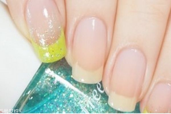 藍(lán)色鉆石美甲教程 藍(lán)色小花美甲教程 藍(lán)色鉆石美甲教程 藍(lán)色小花美甲教程