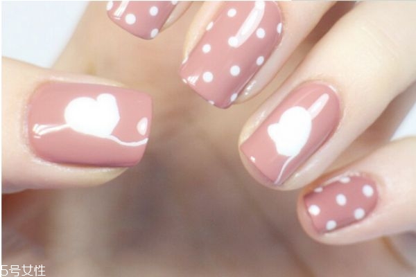 圓點(diǎn)愛心美甲教程 線條美甲教程 圓點(diǎn)愛心美甲教程 線條美甲教程