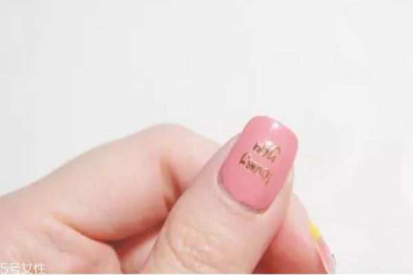 條紋撞色美甲教程 可愛美甲教程 條紋撞色美甲教程 可愛美甲教程