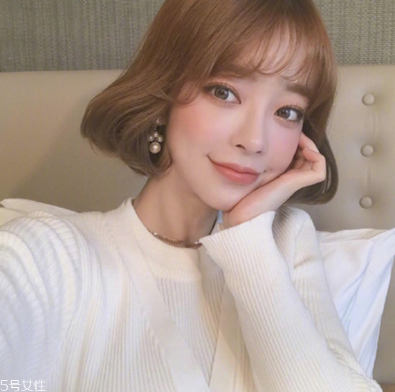 2019流行什么發(fā)色 你和女神之間只差一款流行發(fā)色 2019流行什么發(fā)色 你和女神之間只差一款流行發(fā)色