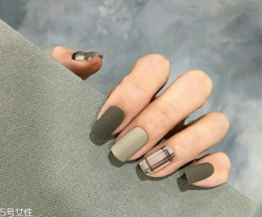 秋冬美甲流行趨勢 美甲秋冬新款圖片 秋冬美甲流行趨勢 美甲秋冬新款圖片