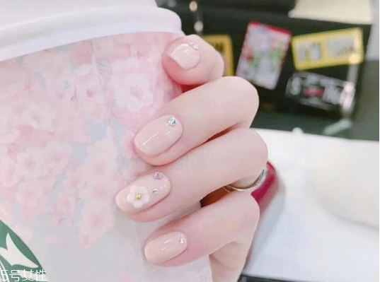 秋冬美甲流行趨勢 美甲秋冬新款圖片 秋冬美甲流行趨勢 美甲秋冬新款圖片